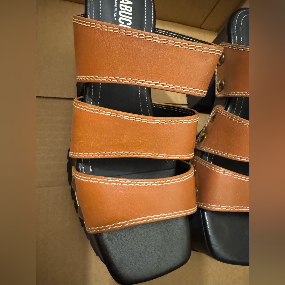 Labucq Slog Tan (39) - Like new, sample size shoe - Picture 9 of 14